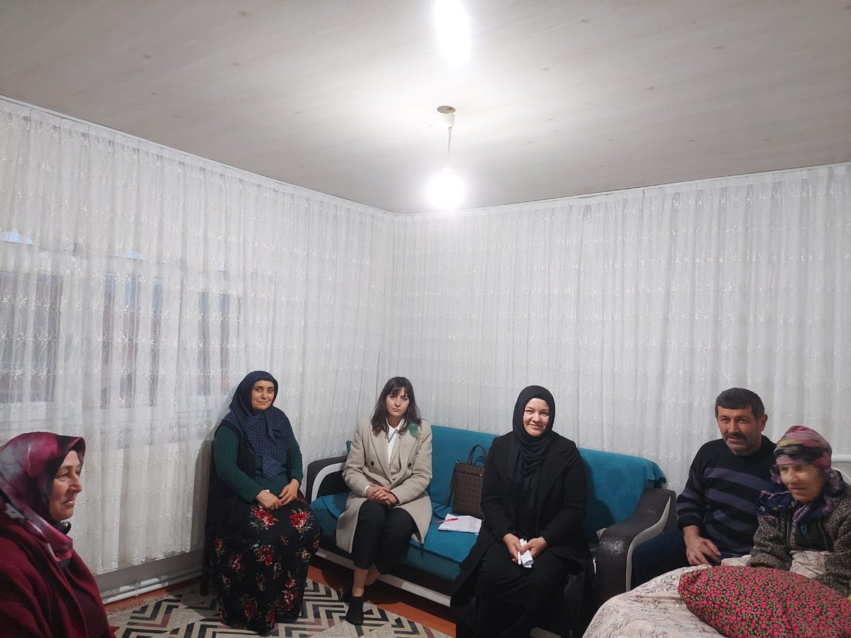akturhal6060's tweet photo. Biz AK Parti Kadın Kolları olarak #BizBüyükBirAileyiz https://t.co/OAGKQe7CgN