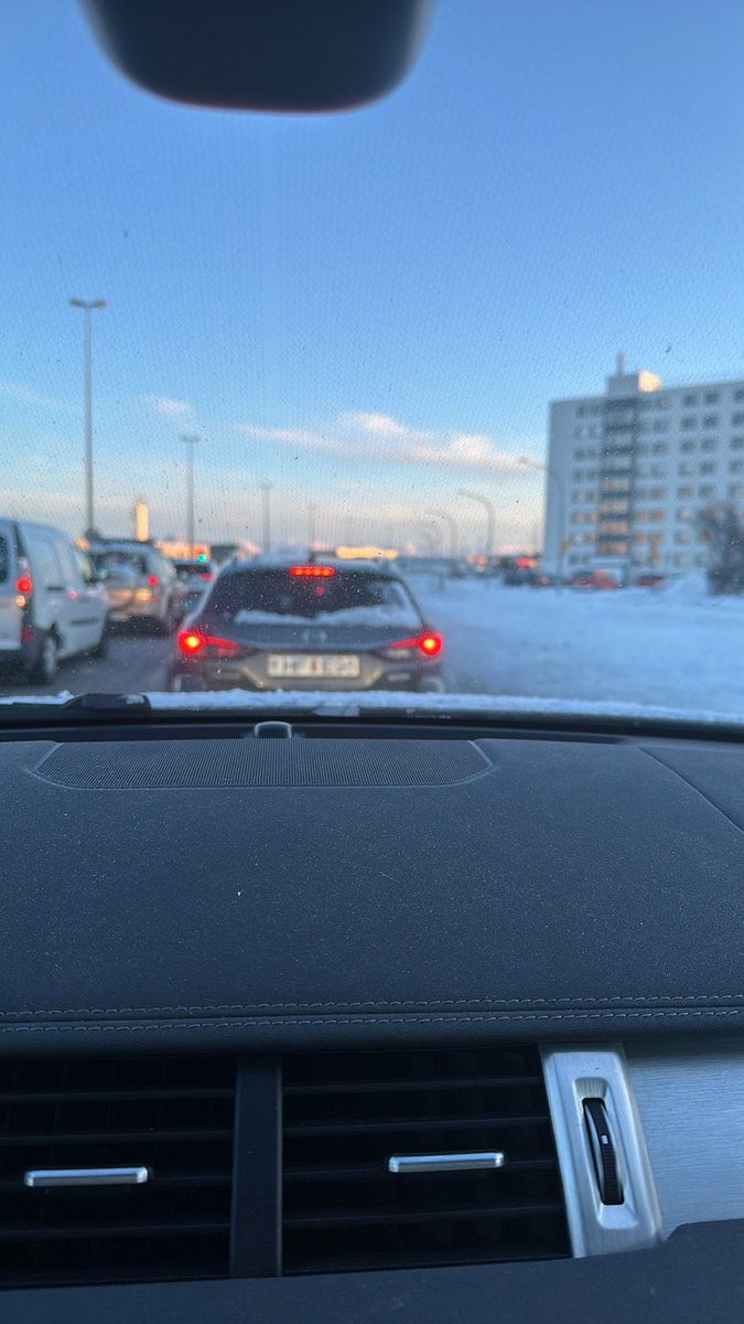 gunnsig's tweet photo. Þessar 107 og 101 rottur þurfa að fara koma sér úr hverfinu og skoða önnur umferðarmannvirki til að átta sig á þessu rugli sem er i gangi i RVK. https://t.co/RHoqZvPFXN