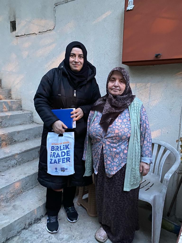 AkKadnKartal1's tweet photo. Bu sevda; gece gündüz, yağmur çamur dinlemez!

Büyük İstanbul Zaferi için AK Kadınlar her zaman sahada...

#BizBüyükBirAileyiz https://t.co/twPWwWS5oY