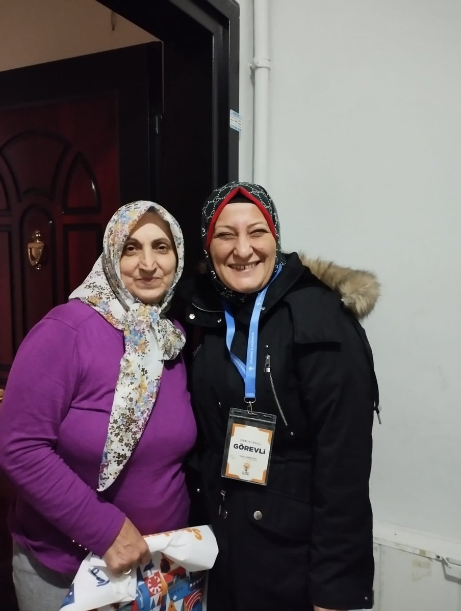 AkKadnKartal1's tweet photo. Bu sevda; gece gündüz, yağmur çamur dinlemez!

Büyük İstanbul Zaferi için AK Kadınlar her zaman sahada...

#BizBüyükBirAileyiz https://t.co/Fl4HNhTRiv