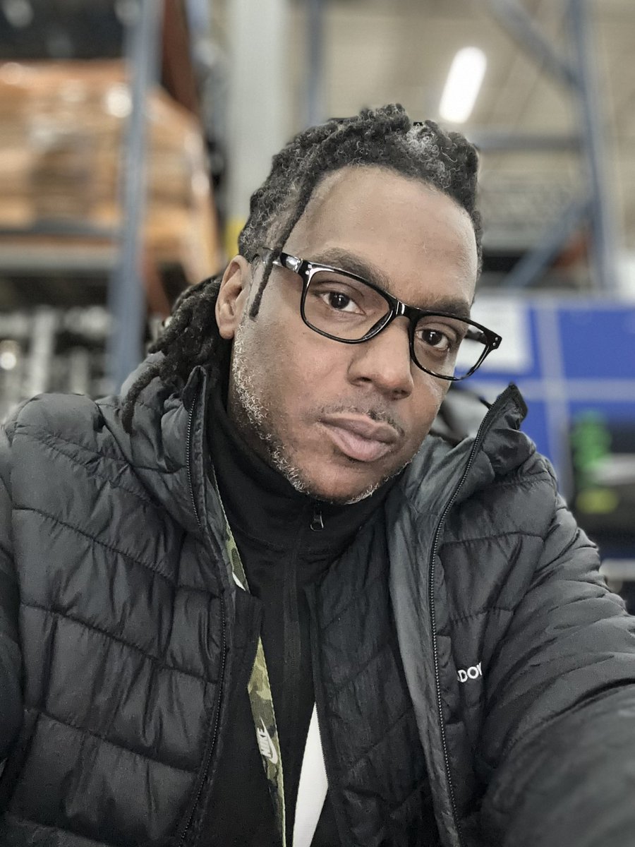 ndofilmz's tweet photo. Back to Clark Kent just like that https://t.co/n9hAF3xbJ8