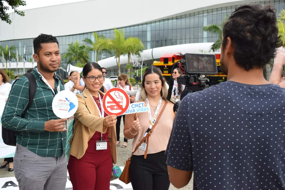 #Panamá 🇵🇦 #AméricaLatinaPresente en la #Cop10 . Sociedad civil observando cada una de las acciones que desarrollan las partes en las discusiones que se desarrollarán desde hoy hasta el 10 de febrero. #AltoALasTabacaleras  <a href="/StopCorpAbuse/">Corporate Accountability</a> <a href="/CTFKGlobal/">Tobacco-Free Kids Global</a> <a href="/GATC_int/">Global Alliance for Tobacco Control (GATC)</a> <a href="/TheGGTC/">GGTC</a>