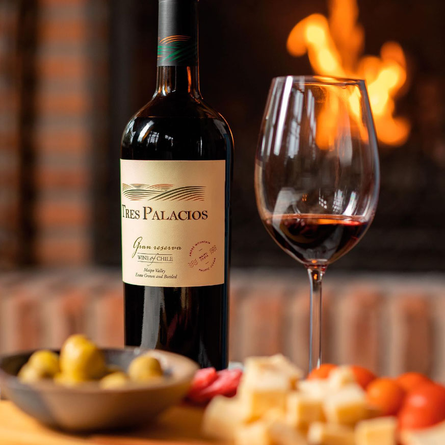 The Tres Palacios winery produces exceptional Chilean wines with patience and passion. The unique location of the vineyard protects them from extremes of heat and allows the grapes to ripen slowly. Explore the full range exclusively at Friarwood #chileanwines #londonwine