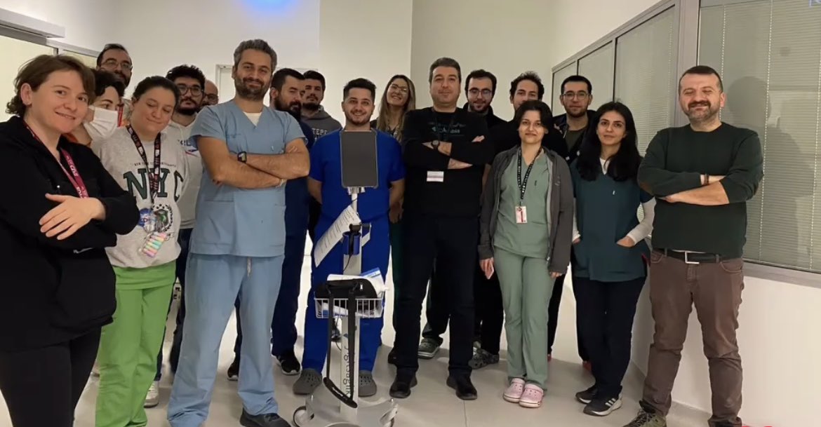 <a href="/ankarasehirhast/">Ankara Bilkent Şehir Hastanesi</a> #aciltıp kliniği Arş. Gör. Hekimlerimize yönelik “acil serviste #ultrasonografi kullanımı” klinik içi eğitimi tamamlandı. <a href="/dr_c_y/">Çağdaş Yıldırım</a> <a href="/Fahmetkahraman/">Fatih Ahmet Kahraman</a> Dr. Ahmet Emre Ay <a href="/kurtoglugulhan/">Gülhan KurtoğluÇelik</a>