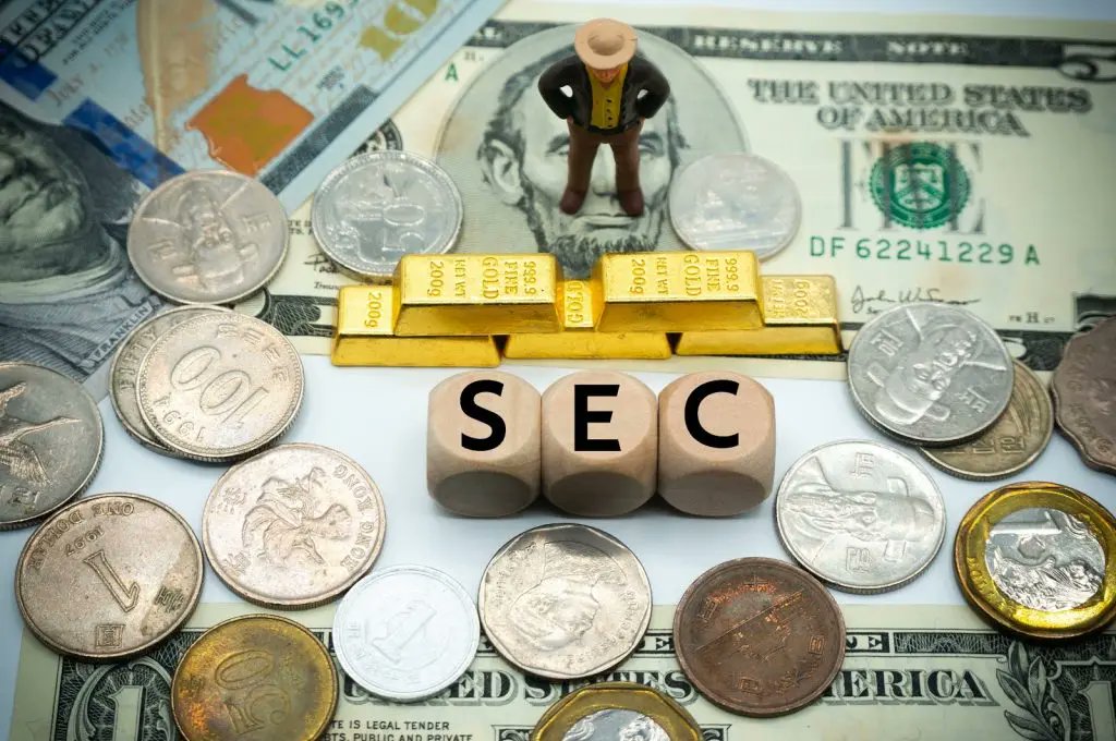#SEC's Ethereum #ETF Outlook: Commissioner shows optimism for #thereumETF approval, hinting at a landmark decision. Concurrently, analysts predict a surge in a specific #AIcrypto, spotlighting its potential in the evolving digital asset landscape. 📈🤖

thecoinrise.com/sec-commission…