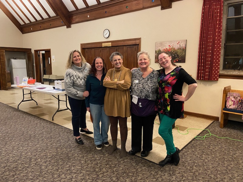 singgrc's tweet image. GRC is growing! Join us in welcoming our new members, Susan, Rebecca, Linda and Brittany! 🎉🎉🎉 

#sweetadelines #sweetadelinesinternational #ignitethesound #barbershopharmony #barbershopchorus #newmembers #singingsisters