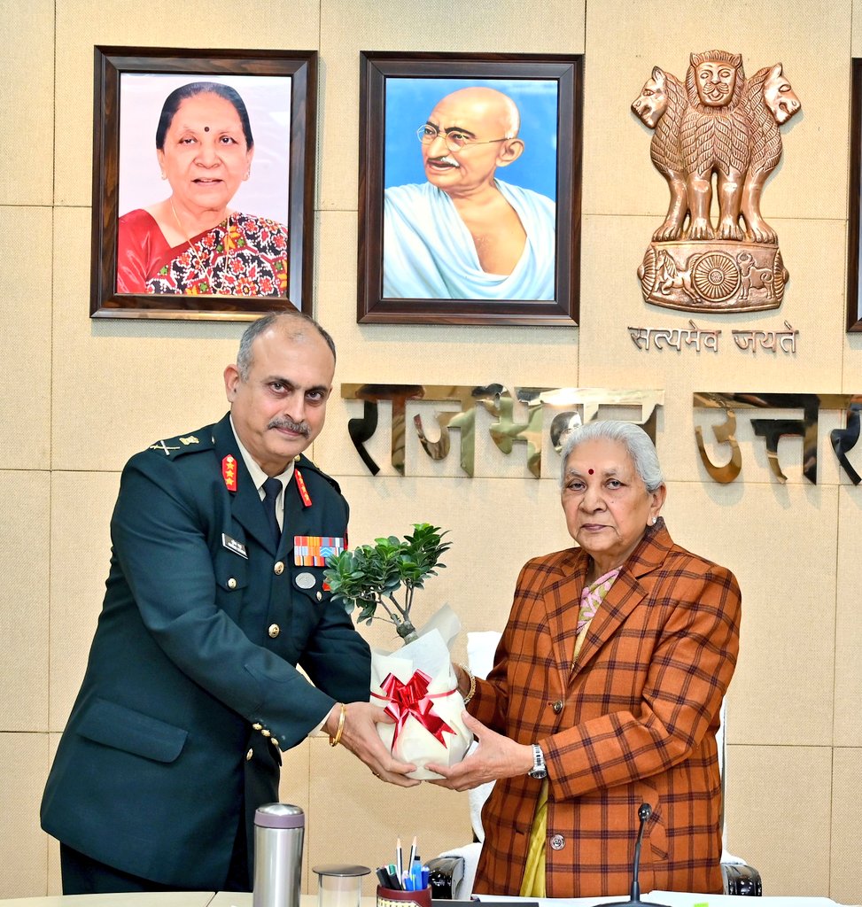 dgrIndia's tweet photo. Brig Bikram Heeru,ADG DRZ(Central) alongwith Lt Gen Mukesh Chadha, Chief of Staff,Central Command &amp; other dignitaries attended 50th Meeting of "UP Sainik Punarvas Nidhi" at the Raj Bhawan in Lucknow. The meeting was chaired by Smt Anandiben Patel,the Hon'ble Governor of UP. https://t.co/hlhappby9q