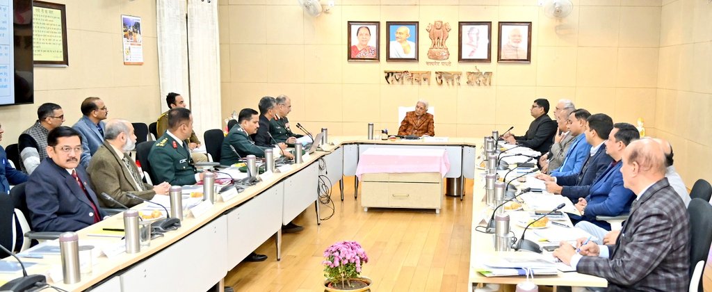 dgrIndia's tweet photo. Brig Bikram Heeru,ADG DRZ(Central) alongwith Lt Gen Mukesh Chadha, Chief of Staff,Central Command &amp; other dignitaries attended 50th Meeting of "UP Sainik Punarvas Nidhi" at the Raj Bhawan in Lucknow. The meeting was chaired by Smt Anandiben Patel,the Hon'ble Governor of UP. https://t.co/hlhappby9q