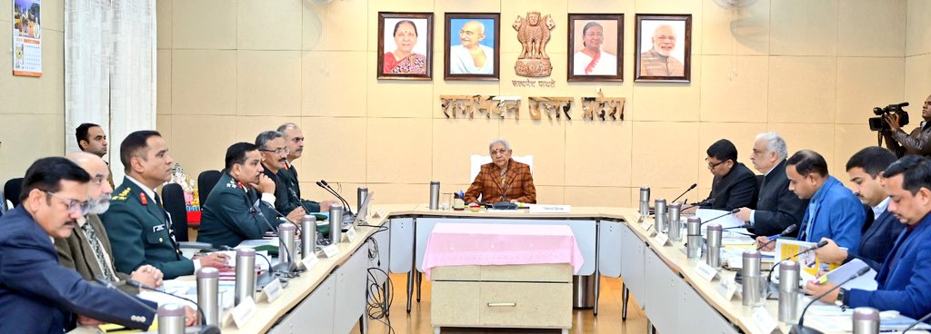 dgrIndia's tweet photo. Brig Bikram Heeru,ADG DRZ(Central) alongwith Lt Gen Mukesh Chadha, Chief of Staff,Central Command &amp; other dignitaries attended 50th Meeting of "UP Sainik Punarvas Nidhi" at the Raj Bhawan in Lucknow. The meeting was chaired by Smt Anandiben Patel,the Hon'ble Governor of UP. https://t.co/hlhappby9q