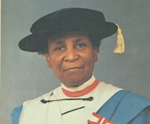 CraigBaird's tweet photo. It is #BlackHistoryMonth and I am looking at the history of Black Canadians in Canada. 

Today, it is the journalist and activist, Carrie Best!

Carrie Best was born in New Glasgow, Nova Scotia on March 4, 1903. Throughout her life, she dealt with racism in Nova Scotia.

In 1943, she attempted to see a movie in the downstairs seating area of the Roseland Theatre.
This theatre was well known in New Glasgow for forcing Black patrons to sit in the balcony. 

Arrested with her son, she fought the charges and challenged the legal justification of the theatre's segregation.  
The case was unsuccessful and Carrie had to pay damages to the theatre's owners. 

The experience motivated her to establish The Clarion, a newspaper to advocate for Black Canadians in Nova Scotia, expose racism and explore the lives of Black Canadians in the province.

This was one of Nova Scotia's first black-owned newspaper & it became an important voice in challenging racial segregation in Nova Scotia. 
The masthead said "Published in the Interest of Colored Nova Scotians".

Best travelled to Halifax to seek advertisers and met a white storeowner named Manuel Zive, to whom she said she "wanted to have something to say about racial understanding, because things were not good", and he replied that "You are just a small voice crying in the wilderness – but keep on crying". He then gave her a cheque.

The 1st edition of her paper broke the story of Viola Desmond, who also challenged the segregation of the Roseland Theatre in 1946.

Viola had also bought a ticket for the main floor, but when she sat there she was forcefully removed from the theatre and charged with tax evasion because of the one cent difference in price between the main floor and balcony seat prices.

The Clarion covered Viola’s case as it went to court extensively, typically on the front page. The case became a milestone human rights case in Canada.

In 1952, Carrie started The Quiet Corner, a radio show, which aired until 1964, which also advocated for Black Canadians in the province. From 1968-1975, she was a columnist for The Pictou Advocate. 

The work of Carrie inspired her son, James, who went on to become a union activist, senior public servant and high commissioner to Trinidad and Tobago. 
In 1974, Carrie was awarded the Order of Canada. 
Three years later, she published her autobiography The Lonesome Road. 

Carrie passed away on July 24, 2001 at the age of 98.
One year later she was awarded the Order of Nova Scotia. 
A stamp was issued to honour her life in 2011. In 2021, she was featured in a Google Doodle.

If you enjoy my Canadian history content, you can support my work with a donation at https://t.co/u12Dmz8vKv

****

C'est le #BlackHistoryMonth et je regarde l'histoire des Canadiens noirs au Canada.

Aujourd'hui, c'est la journaliste et activiste Carrie Best !

Carrie Best est née à New Glasgow, en Nouvelle-Écosse, le 4 mars 1903. Tout au long de sa vie, elle a été confrontée au racisme en Nouvelle-Écosse.

En 1943, elle tenta de voir un film dans le coin salon du rez-de-chaussée du Roseland Theatre.
Ce théâtre était bien connu à New Glasgow pour obliger les clients noirs à s'asseoir sur le balcon.

Arrêtée avec son fils, elle combat les accusations et conteste la justification légale de la ségrégation du théâtre.
L'affaire n'a pas abouti et Carrie a dû payer des dommages et intérêts aux propriétaires du théâtre.

Cette expérience l'a motivée à créer The Clarion, un journal visant à défendre les intérêts des Canadiens noirs de la Nouvelle-Écosse, à dénoncer le racisme et à explorer la vie des Canadiens noirs de la province.

Ce fut l'un des premiers journaux appartenant à des Noirs de la Nouvelle-Écosse et il est devenu une voix importante dans la lutte contre la ségrégation raciale en Nouvelle-Écosse.
L'en-tête disait « Publié dans l'intérêt des Néo-Écossais de couleur ».

Best s'est rendue à Halifax pour chercher des annonceurs et a rencontré un commerçant blanc nommé Manuel Zive, à qui elle a dit qu'elle « voulait avoir quelque chose à dire sur la compréhension raciale, parce que les choses n'allaient pas bien », et il a répondu : « Vous n'êtes qu'une petite voix ». pleurer dans le désert – mais continue de pleurer". Il lui a alors remis un chèque.

La première édition de son article raconte l'histoire de Viola Desmond, qui a également contesté la ségrégation du Roseland Theatre en 1946.

Viola avait également acheté un billet pour le rez-de-chaussée, mais lorsqu'elle était assise là, elle a été expulsée de force du théâtre et accusée d'évasion fiscale en raison de la différence de prix d'un cent entre le prix des sièges au rez-de-chaussée et au balcon.

Le Clarion a largement couvert le cas de Viola lors de son procès, généralement en première page. Cette affaire est devenue une affaire marquante en matière de droits de la personne au Canada.

En 1952, Carrie a lancé The Quiet Corner, une émission de radio diffusée jusqu'en 1964, qui défendait également les intérêts des Canadiens noirs de la province. De 1968 à 1975, elle a été chroniqueuse pour The Pictou Advocate.

Le travail de Carrie a inspiré son fils, James, qui est devenu militant syndical, haut fonctionnaire et haut-commissaire à Trinité-et-Tobago.
En 1974, Carrie a reçu l'Ordre du Canada.
Trois ans plus tard, elle publie son autobiographie The Lonesome Road.

Carrie est décédée le 24 juillet 2001 à l'âge de 98 ans.
Un an plus tard, elle reçut l'Ordre de la Nouvelle-Écosse.
Un timbre a été émis pour honorer sa vie en 2011. En 2021, elle a été présentée dans un Google Doodle.

Si vous appréciez mon contenu sur l'histoire canadienne, vous pouvez soutenir mon travail avec un don à https://t.co/u12Dmz8vKv