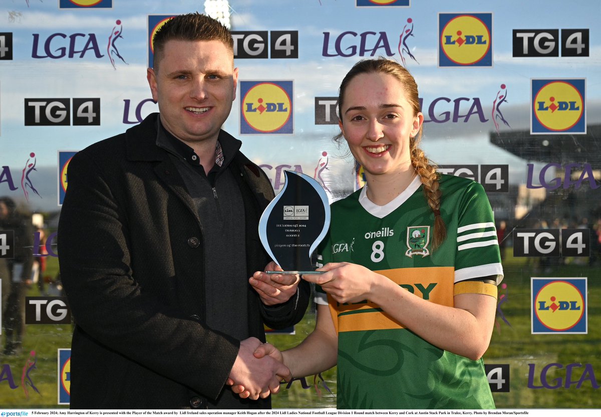 LadiesFootball's tweet photo. 💫 Amy Harrington of @kerryladiesfoot is presented with the Player of the Match award by @lidl_ireland sales operation manager Keith Hogan after the 2024 Lidl NFL Div 1 Round match between Kerry and Cork at Austin Stack Park in Tralee, Kerry.

#SeriousSupport https://t.co/1IWQjz4AVm