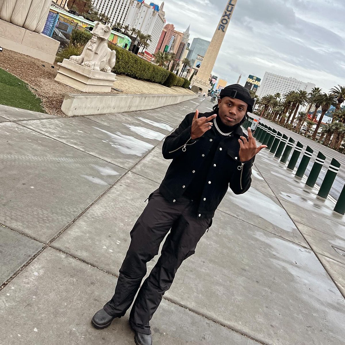 JDEB__'s tweet photo. I ain’t doing no trippin🤷🏾‍♂️ , im tripping ✈️ https://t.co/bQvPTnMVgH