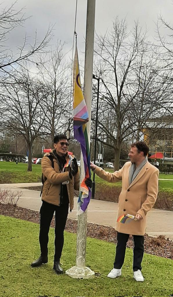 DerekOng17's tweet photo. Happy to see our @UniofHerts community coming together to mark #LGBTQplusHM at the flag raising ceremony today. My first official flag hoisting with @clloyd9 as co-chairs of the @LGBTQStaff along with members of @HertsSU_LGBT and @uhequality :)
@UniOfHertsHBS https://t.co/ux5TANFOy6