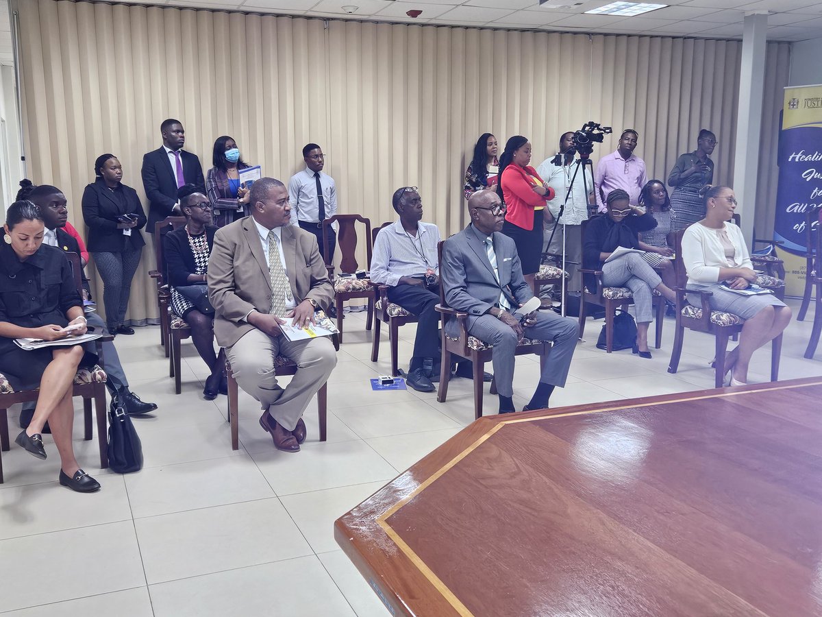 Delroychuckjm's tweet image. #PARTNERSHIP:@moeyjamaica @FayvalWilliams highlighting strong ties ahead of the signing of  #MOU between @mojofficialjm and her Ministry through its Safety and Security in School.This facilitates the continued delivery of #RestorativePractices training in schools. @jamaicaconstab