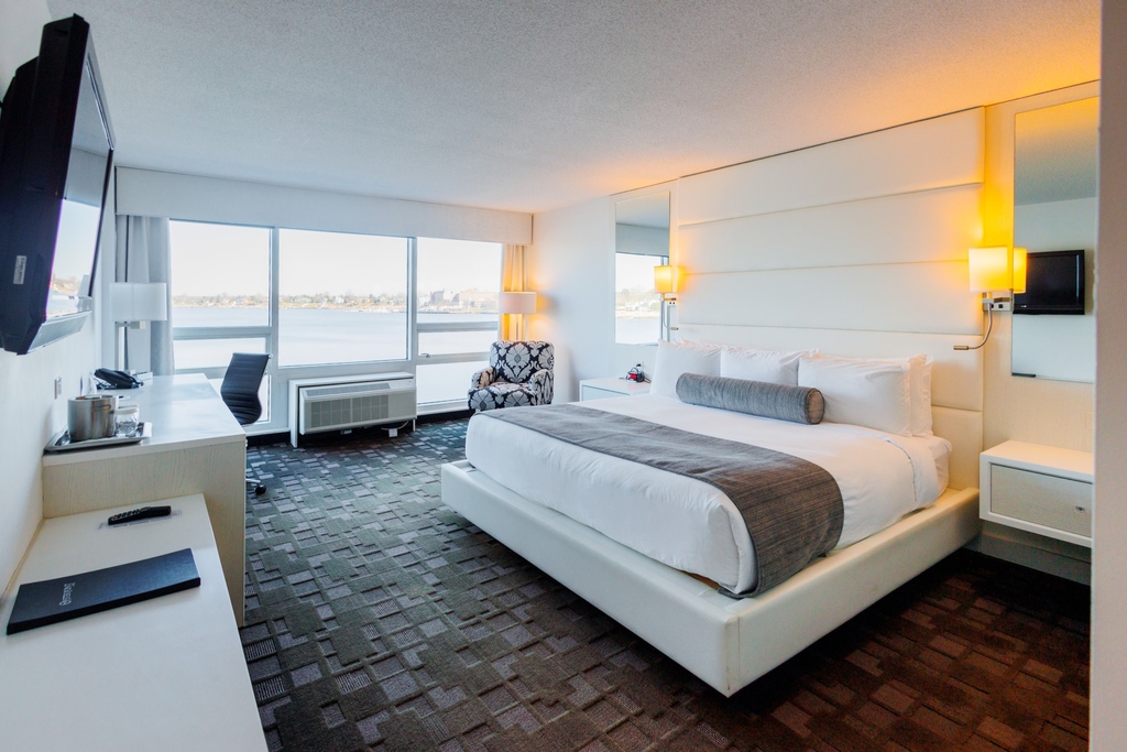 It's not too late to plan a romantic getaway at The 
Oyster Point Hotel this Valentine's Day! ❤️⁠
⁠
Enjoy a candlelight dinner at The Pearl, drinks by the fire and a cozy room overlooking the Navesink! 

#redbanknj #staylocalnj #OysterPointHotel

l8r.it/ZlSH