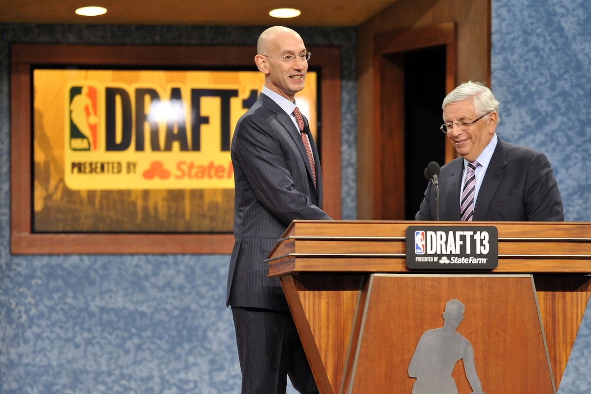 Le saviez-vous ? Le patron de la ligue Adam Silver était parti pour faire une longue carrière comme avocat. Jusqu'à une rencontre décisive dans sa vie avec un certain David Stern. Pour <a href="/basketusa/">Basket USA 🏀</a> 
basketusa.com/news/712761/po…