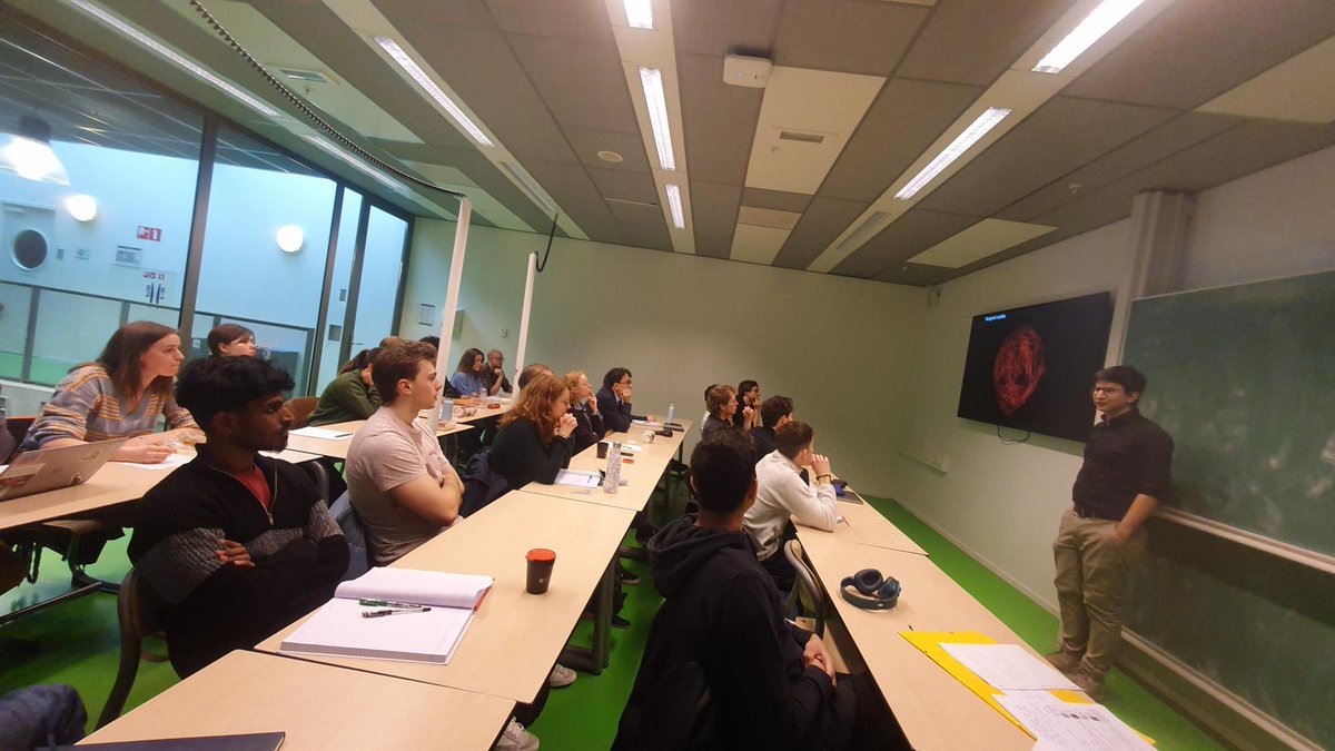 CorentinCoulais's tweet photo. Today was the first lecture of the brand new course "Theory of Soft and Active Matter" that @CBroedersz and I co-teach. Super excited to see Chase kicking it off and the student being so engaged! https://t.co/T3o8afFiMD