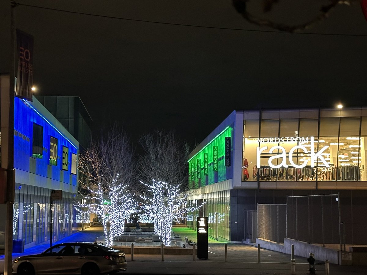 Empire Outlets NYC tweet media