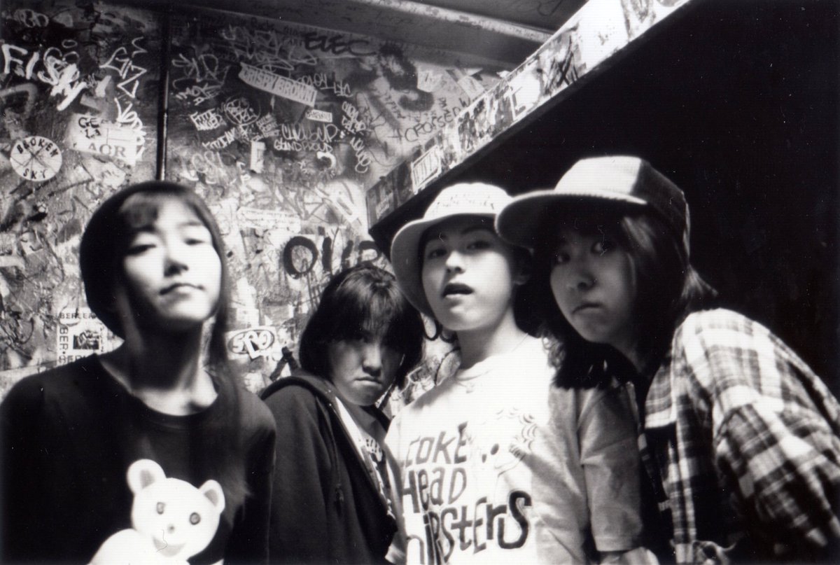 kuragetravolta's tweet photo. 今年はSUPER JUNKY MONKEY デビュー30周年ということで、只今絶賛楽しいこと企み中です（演奏の予定はありません）。来月下旬には何かお知らせできるかと思います⭐︎
2024年、今もSJMのことを好きでいてくれているみなさん、心から���りがとう！ https://t.co/UFZ2sZjH4B
