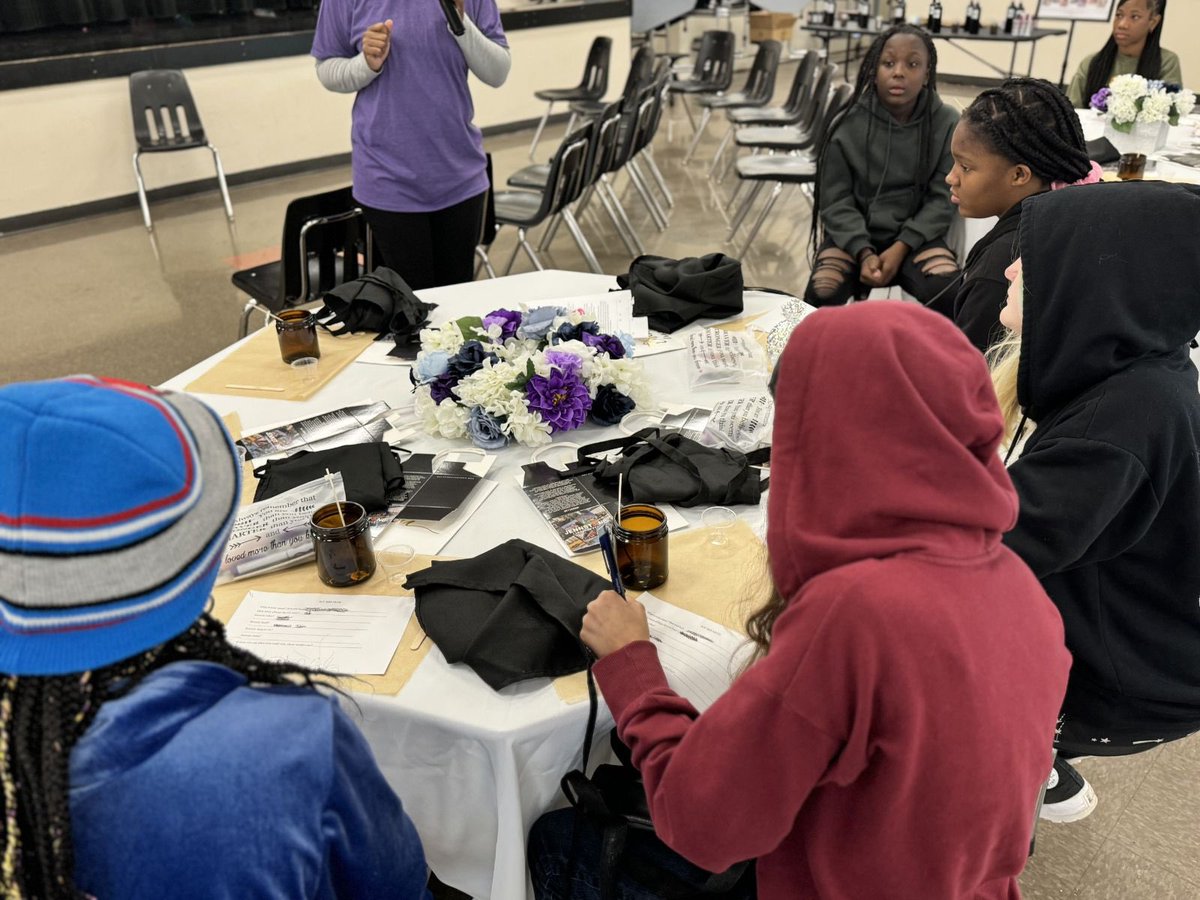GiuntaMS_HCPS's tweet photo. Saturday Candles &amp; Conversation, Deputy Shepherd and her Mentoring program, Diamond Divas.
The purpose is to educate, empower, and cultivate a safe space while building sisterhood amongst our young girls. @MrYong89139272 @TransformHCPS https://t.co/EG4bP08qyr