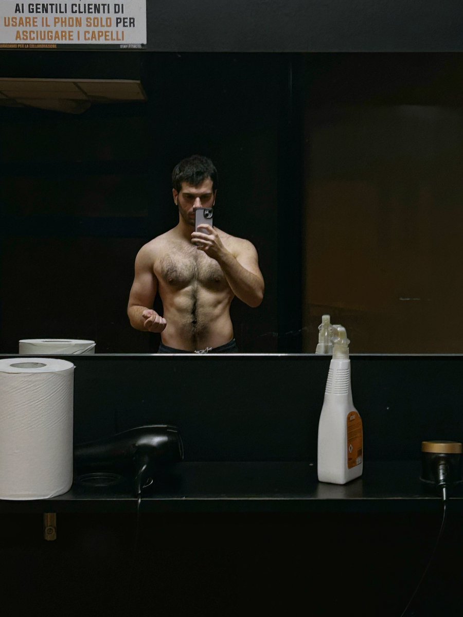 Giorgitooo's tweet image. Posso inserire “thirst traps” nelle skill del CV?