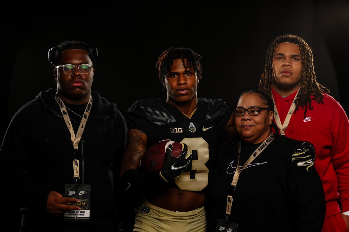 Me and my Family had an amazing time back home🚂🚂!! <a href="/steadycoaching/">Coach Marques Hayes</a> <a href="/CoachConard/">Coach C (Conard)</a> <a href="/BoilerFootball/">Purdue Football</a>