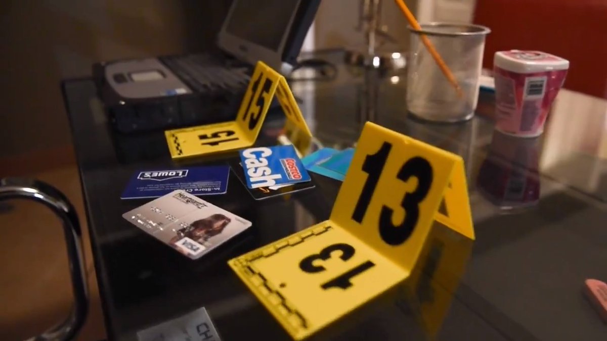 FBIElPaso's tweet image. Day 5 of 29 FBI Photos to Love 📸❤️

#FBI ERT members cross-train in all types of evidence collection, and teams from any of the FBI's 56 field offices can immediately integrate and process a crime scene of any size and magnitude. #ForensicExcellence #UncoverTheTruth #KnowTheFBI