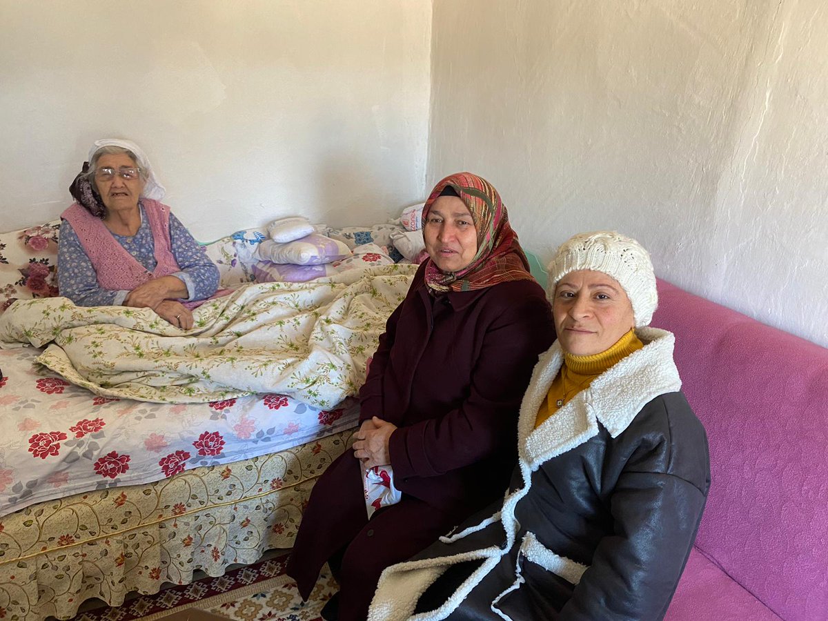 akturhal6060's tweet photo. Sandık bazlı üye ziyaretlerimizi gerçekleştirdik.
#HazırızKararlıyız 
Ak Kadınlar sahadayız.

#BizBüyükBirAileyiz https://t.co/VWNLW7h0x0