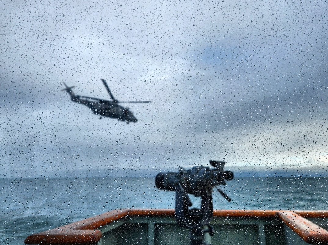 LeBrunJames81's tweet photo. Always an adventure when you are at sea. #SeaTraining #WeTheNavy https://t.co/22XDTtoVGp