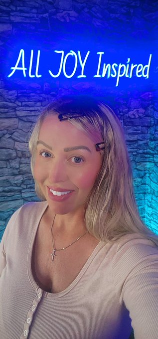 Woo! Holy Spirit is our friend! God morning!💗🫂✝️ https://t.co/DsrUROtnL0