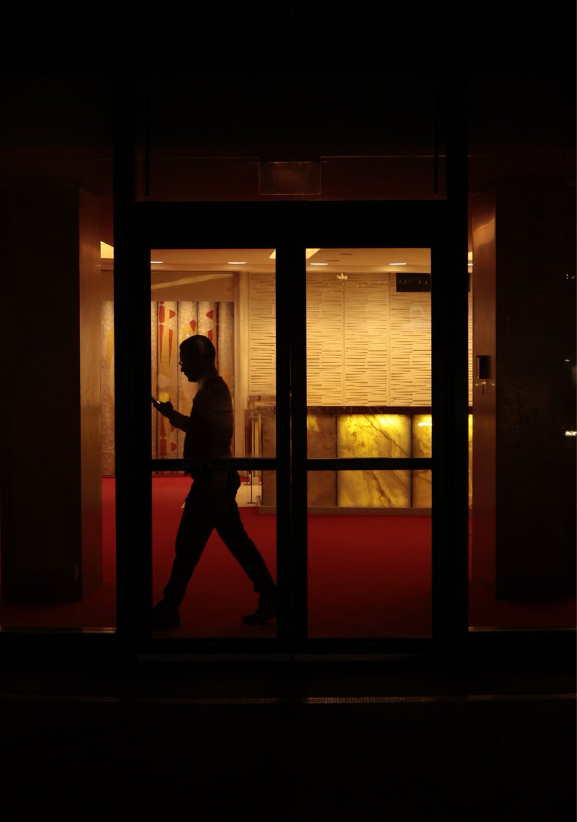 Photographic inception : A frame within a frame within a frame.
Canon R6Mk2 +50mm
#streetphotography #photography #urbanphotography #rawphotography #canonr6m2 #Night #nightlights #nightphotography #Montreal #framing