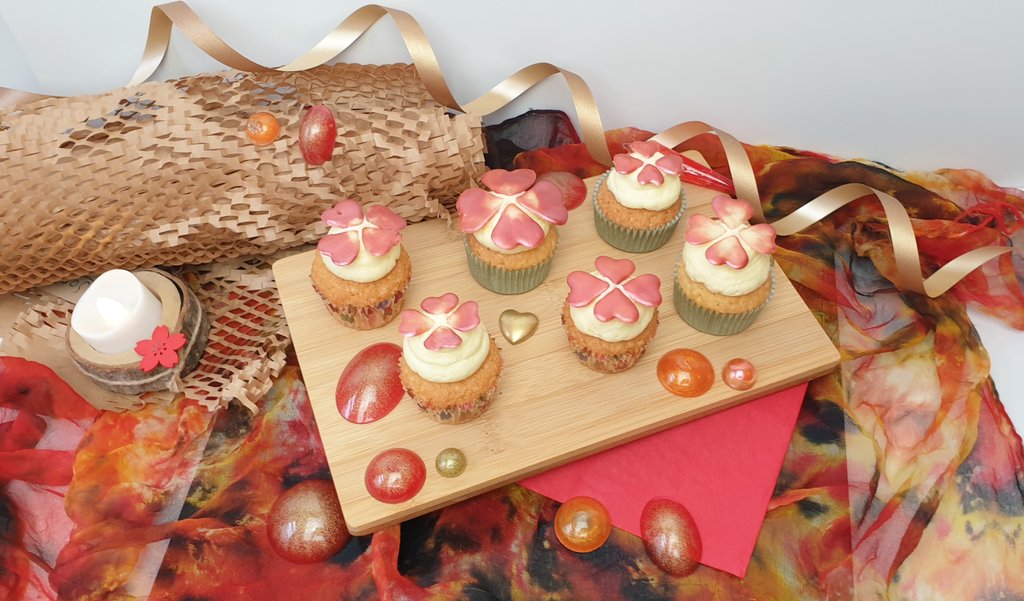 Daiyame's tweet image. Something sweet as a start into the week. 😌
Genshin Impact inspired Cupcakes. 🧁🍴💕

#KitchenStuff