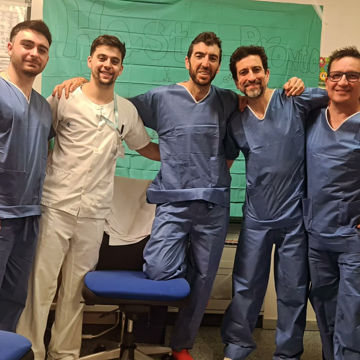 FranLopezdue's tweet photo. No soy de despedidas, más bien de hasta luegos....
Tras quince años dejó el 🏥 Río Hortega, ha sido una época genial en el quirófano, con logros en I+D+i, pero sin duda con lo que me quedo es con el gran equipo de profesionales con el que he convivido,  gente increíble, ... https://t.co/nIvVZezjuc