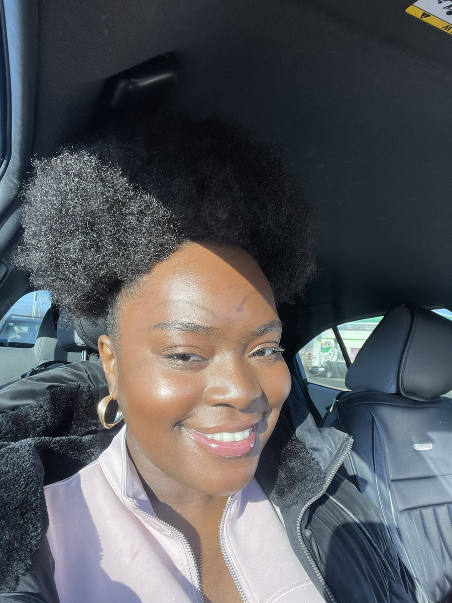 ForeverCarm's tweet photo. I love these selfies cause look how cute I look lol https://t.co/tY2lZ5kQGU
