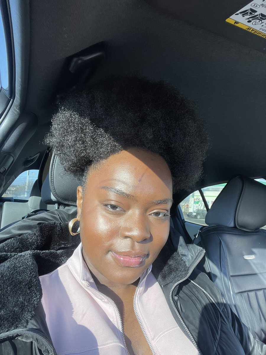 ForeverCarm's tweet photo. I love these selfies cause look how cute I look lol https://t.co/tY2lZ5kQGU