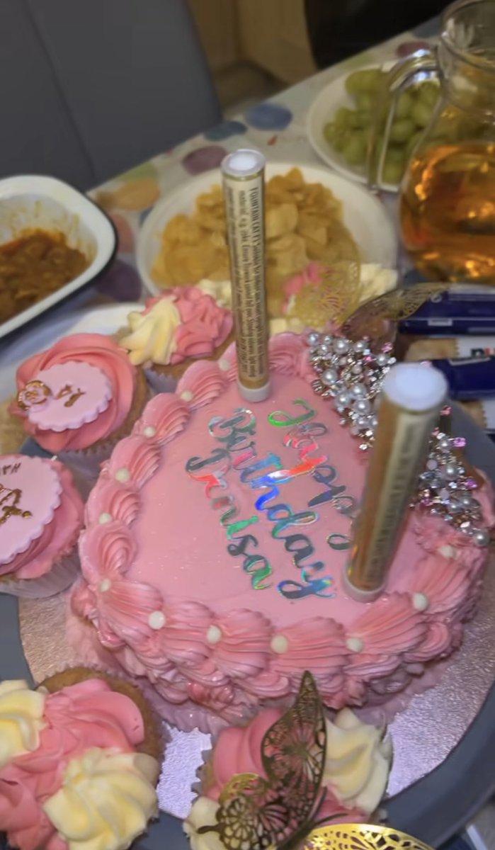 safaa_malik's tweet photo. Happy birthday gorgeous 💖wish you the best, love you  🩷 https://t.co/Il6qySdWI9
