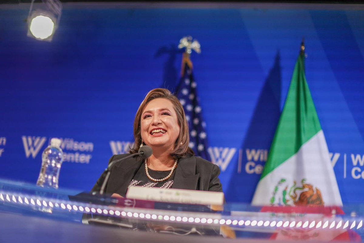 XochitlGalvez's tweet photo. México y Estados Unidos siguen siendo socios pero no aliados.

Estoy convencida que nuestros intereses en común en migración, seguridad y comercio no avanzarán con el populismo del gobierno mexicano.

Tenemos que trabajar unidos para fortalecer nuestra cooperación y amistad.

Gracias por la invitación a @TheWilsonCenter en Washington DC.