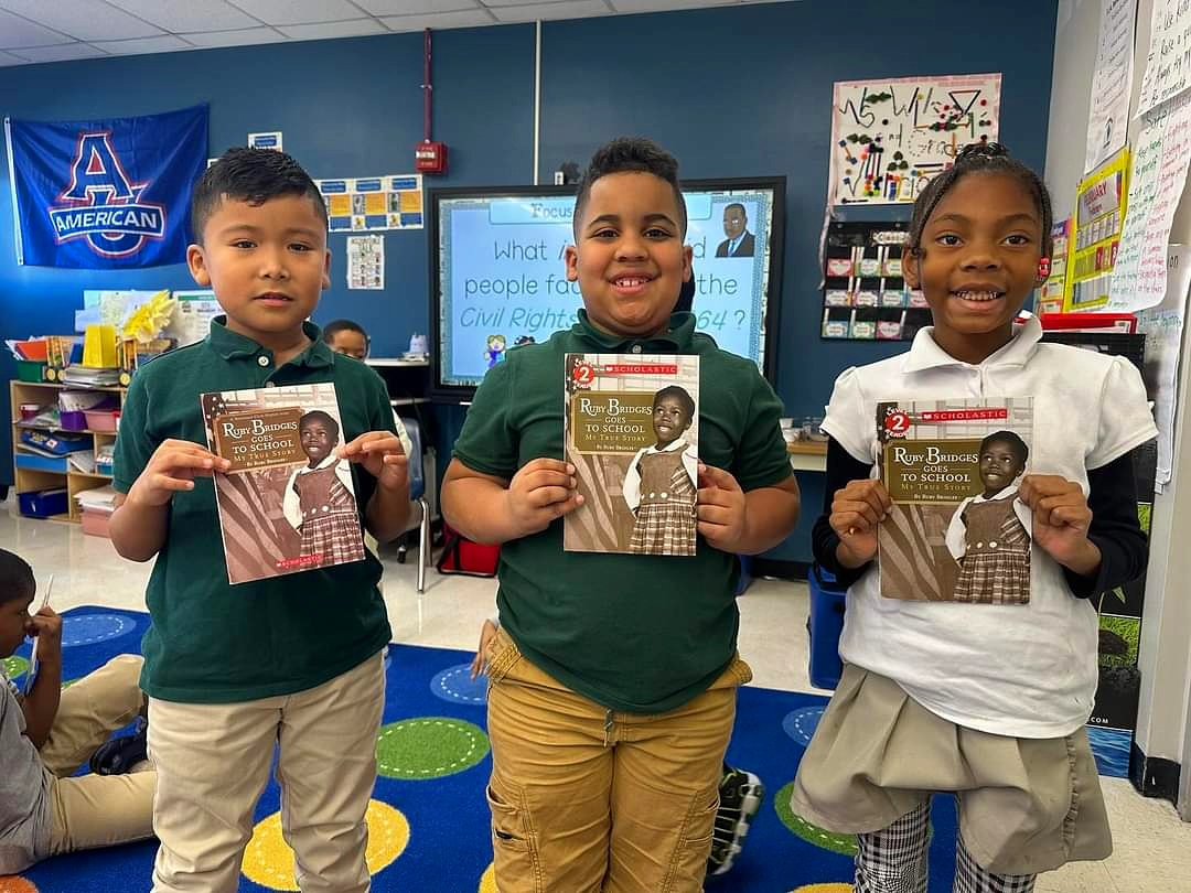 FriendshipPCS's tweet image. #Repost @friendshippcs_ideal Today in observance of Black History Month Mrs. Wilson’s 2nd grade class read about pioneer Ruby Bridges.  The scholars were able to compare &amp;amp; contrast their education experience with the Civil Rights Icon.  🖤✊🏾 📖 #rubybridges #FriendshipProud