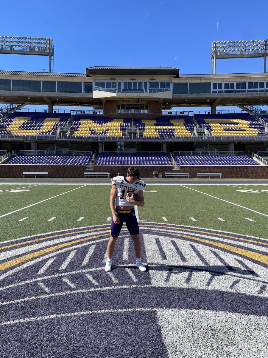 RileyPavlas15's tweet photo. After a amazing visit last weekend i would like to announce that i will be committing to University of Mary Hardin-Baylor and give a thanks to @Coach_Bear_ for the opportunity @alvin_jacketfb @AlvinAthletics @CruFootball @DJJG11 @smunson20 @ChrisBillings54 https://t.co/XR9phpBhUe
