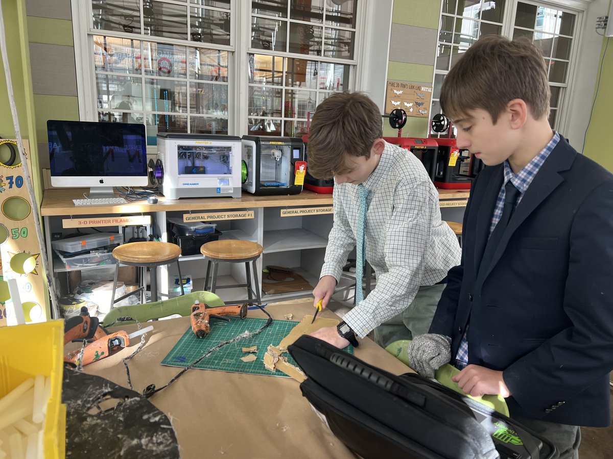 FessyiLab's tweet image. Middle Makers students spent some time presenting various projects they have been working on before getting right back to designing, building, coding, and trouble shooting. #makered #makerspace #maketolearn #handsonlearning #designthinking #create