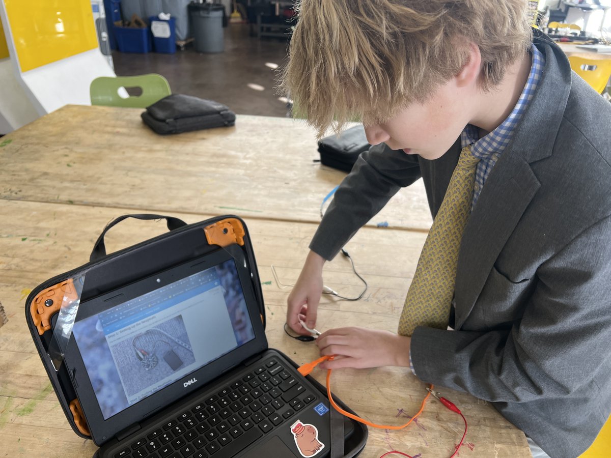 FessyiLab's tweet image. Middle Makers students spent some time presenting various projects they have been working on before getting right back to designing, building, coding, and trouble shooting. #makered #makerspace #maketolearn #handsonlearning #designthinking #create