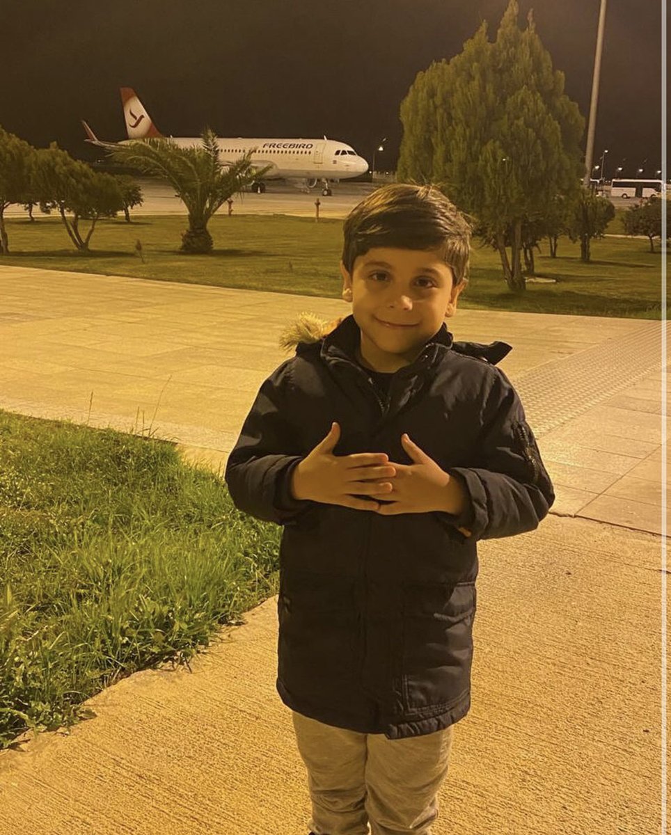 ertnsahin's tweet photo. Canım yeğenim, kardeşim. 1 yıl oldu. Koca 1 yıl sensiz geçti. Seninle çok hayallerimiz vardı, pilot yapacaktık senide, olmadı.. seninle odanda yaptığımız sohbetleri artık mezarında yapıyoruz. Sana söz kavuşacağız ve birlikte uçak kullanacağız. İyi ki vardın 💛 https://t.co/qK6ChzM4Ys