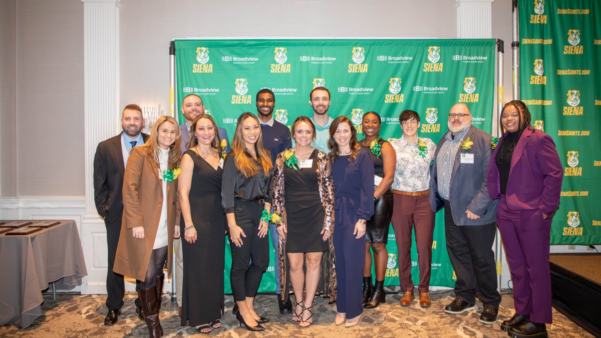 SienaSaints's tweet image. 🏆🏅🤩 An amazing weekend inducting and honoring our 1⃣6⃣-member #SienaSaints Hall of Fame #Classof2023 

Check out all the photos from the weekend's festivities ⤵️

📸 t.ly/mYqcR

#MarchOn x #OnceASaintAlwaysASaint