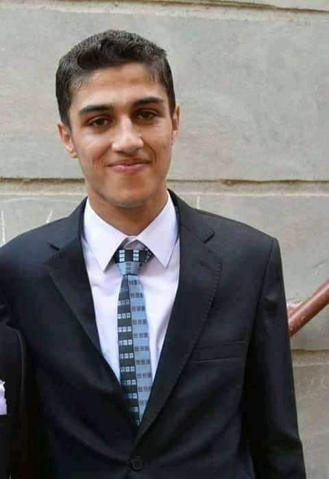 لإنعاش الذاكره دا محمود الأحمدي احد ضحايا السيسي
وصاحب مقولة احنا اتكهربنا كهربا تكفى مصر عشرين سنه الله يرحمه