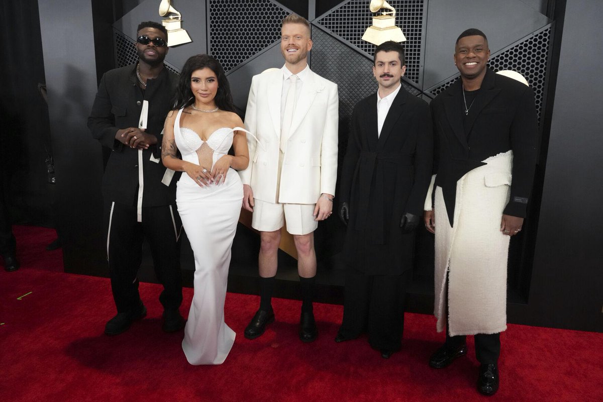 About last night… 🖤🤍 #GRAMMYs Photo: Jordan Strauss/AP