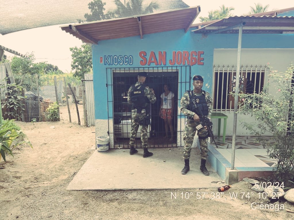 GaulaMagdalena2's tweet photo. @Gaula Militar Magdalena, realiza 
plan presencia' via siberia - isabel cgto Municipio de zona bananera ,  Departamento del #Magdalena, brindando al personal, dando a conocer nuestra campaña de Prevención , #YoNoPagoYoDenuncio y la linea gratuita nacional 147. https://t.co/uyDJOrSWoK