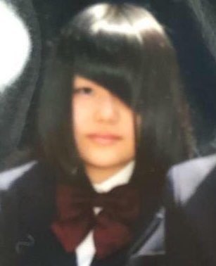 riolala_0305's tweet photo. 今の高校生はいいよな、美容系YouTuberとかのYouTubeみてメイク真似できてさ。みーんな可愛いもん。
私の高校時代見てみ。これがイケてる女子高生と勘違いしてたね。
笑かしよるわ、昔の自分。 https://t.co/JLTzsIzyDb