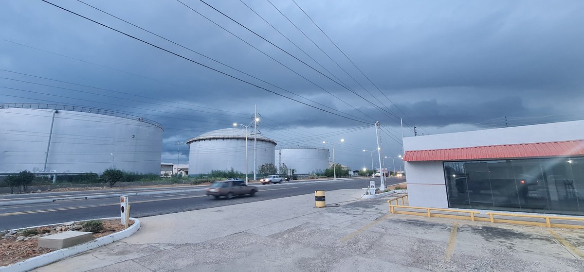 riverpl02's tweet image. Bienvenida la Lluvia a Punto Fijo, Paraguaná