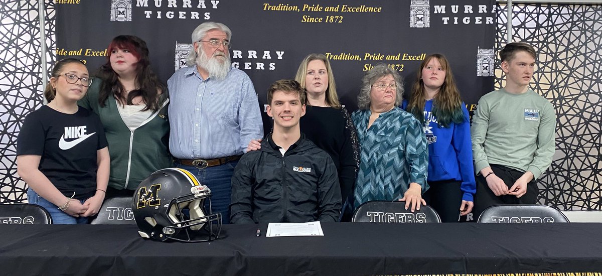 2024 @MurrayTigerFB College Signings @BenDavis2005 signs w @UnionBulldogs today at Murray High School