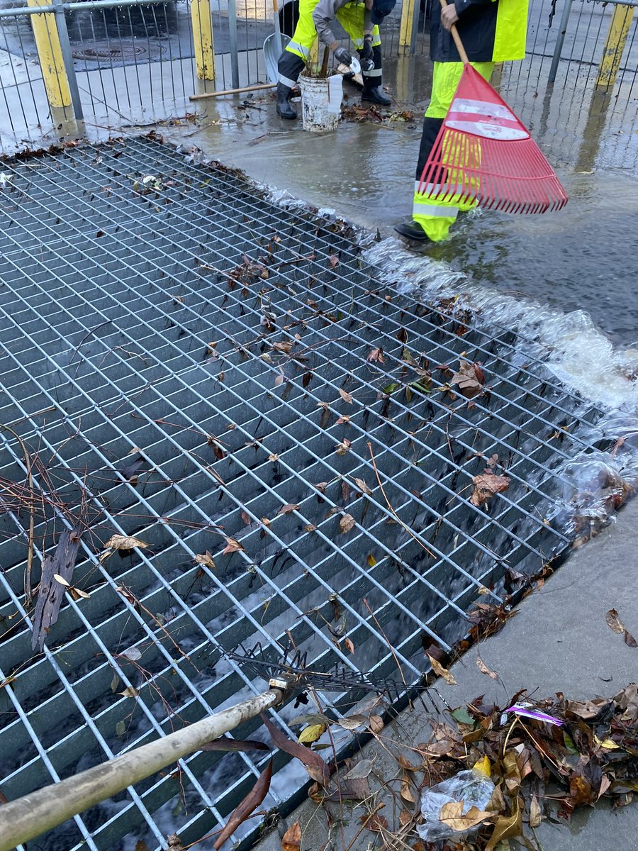 Spotted on the job 👀 Thank you to the San Marcos Public Works crews who work rain 🌧️ and shine ☀️ to keep San Marcos safe👏 

Remember to report all non emergent issues through our website or app by visiting san-marcos.net/reportaconcern.